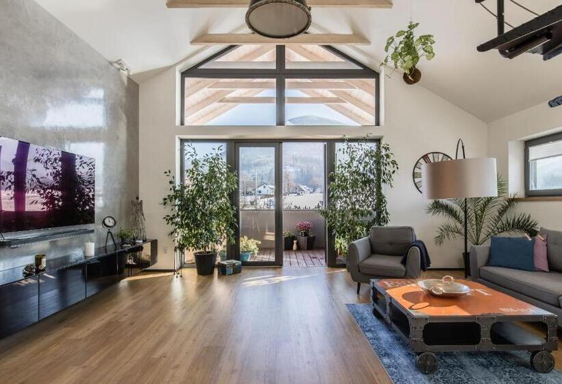 キングサイズベッドのスイートルーム, Maralák