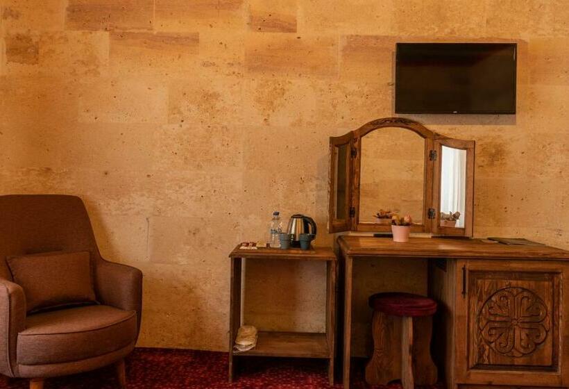 豪华房间, Olivia Cave