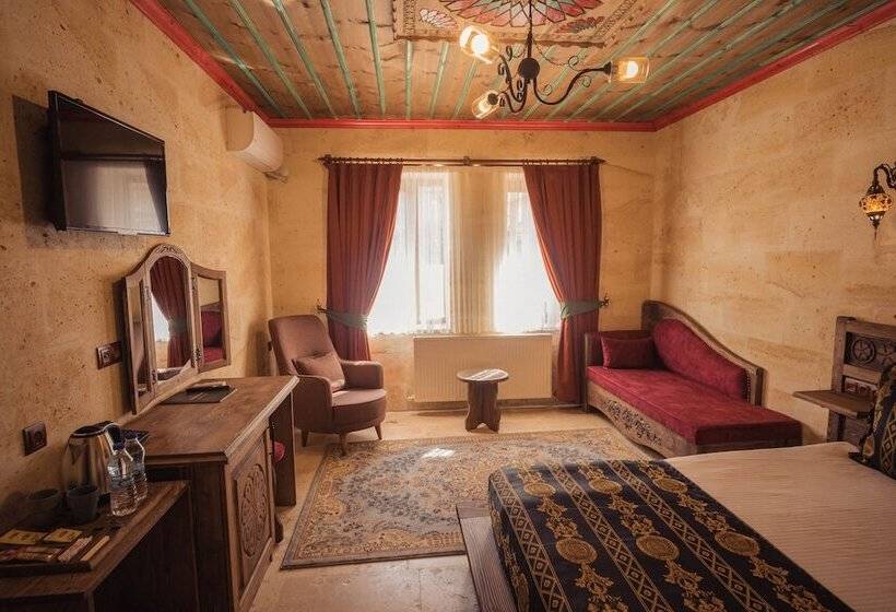 디럭스 룸, Olivia Cave