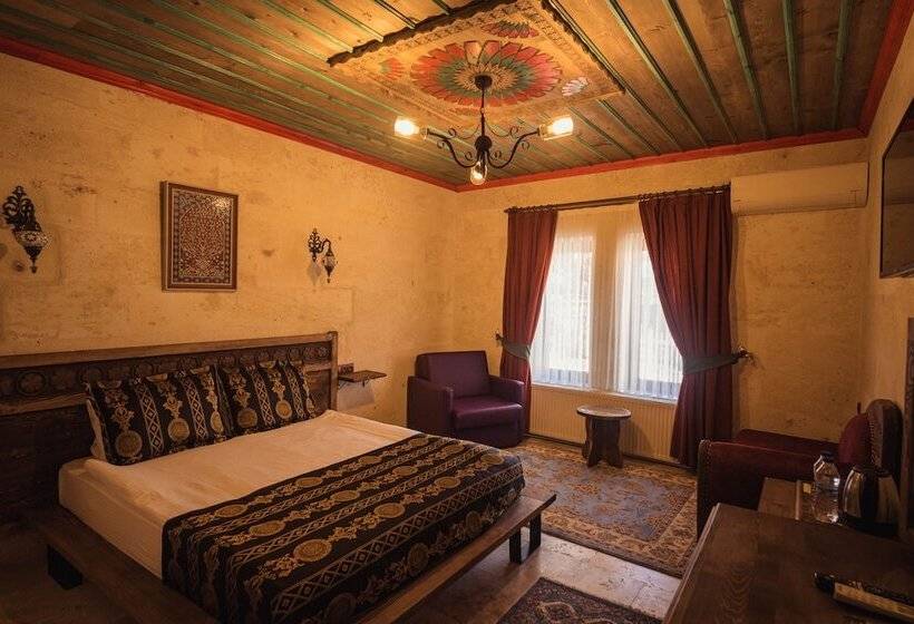 家庭间, Olivia Cave