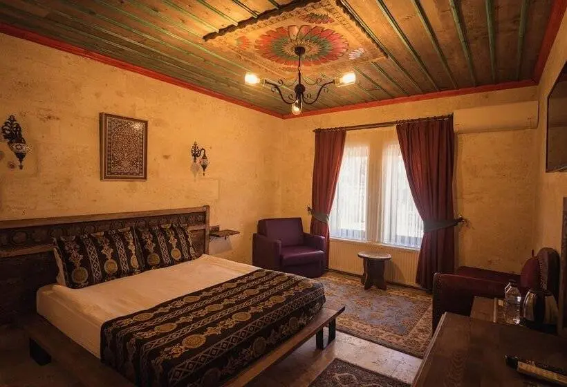اتاق خانوادگی, Olivia Cave