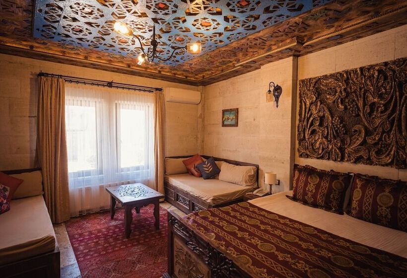 豪华房间, Olivia Cave