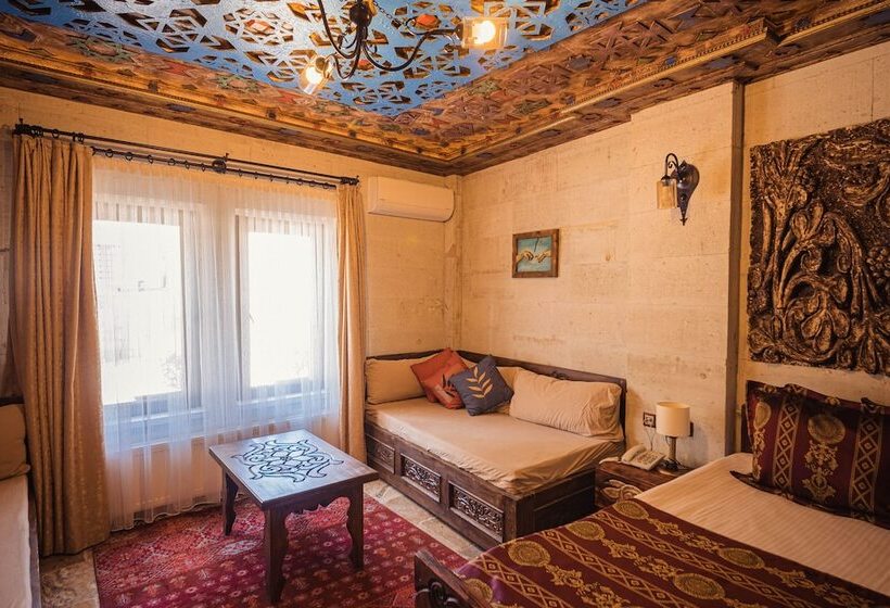 디럭스 룸, Olivia Cave