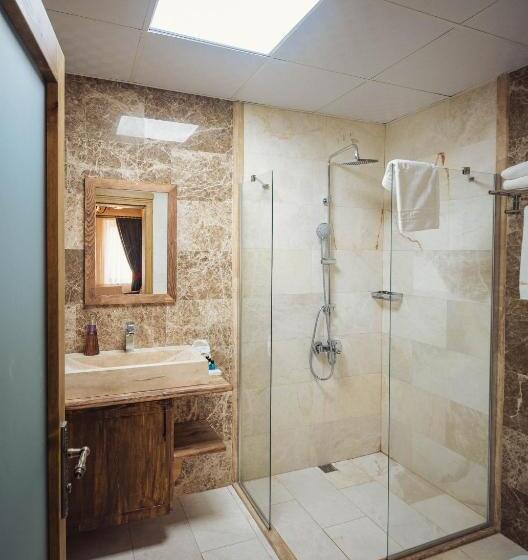 豪华房间, Olivia Cave