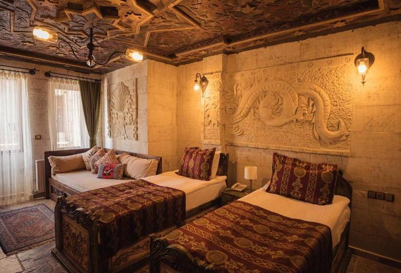 디럭스 룸, Olivia Cave