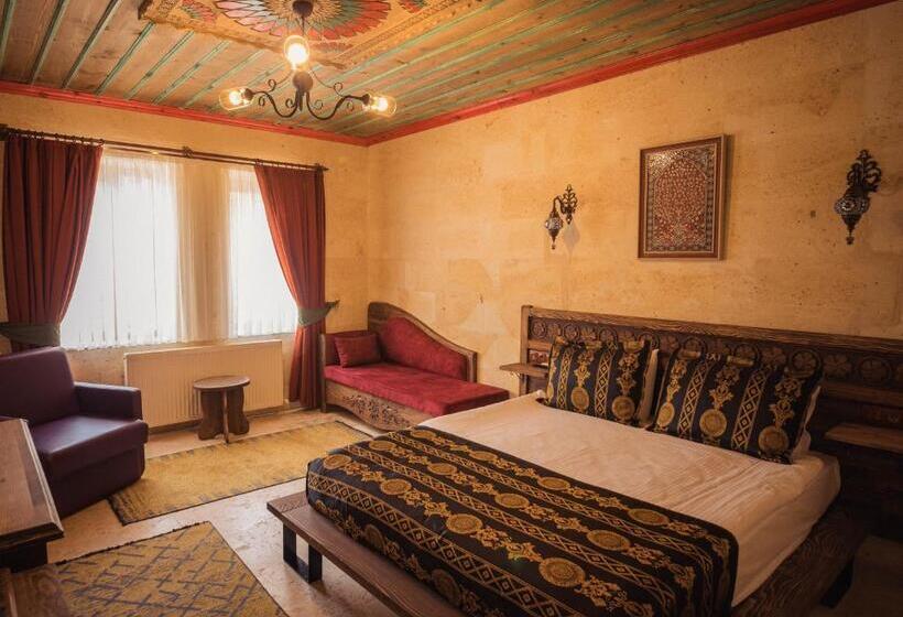 家庭间, Olivia Cave