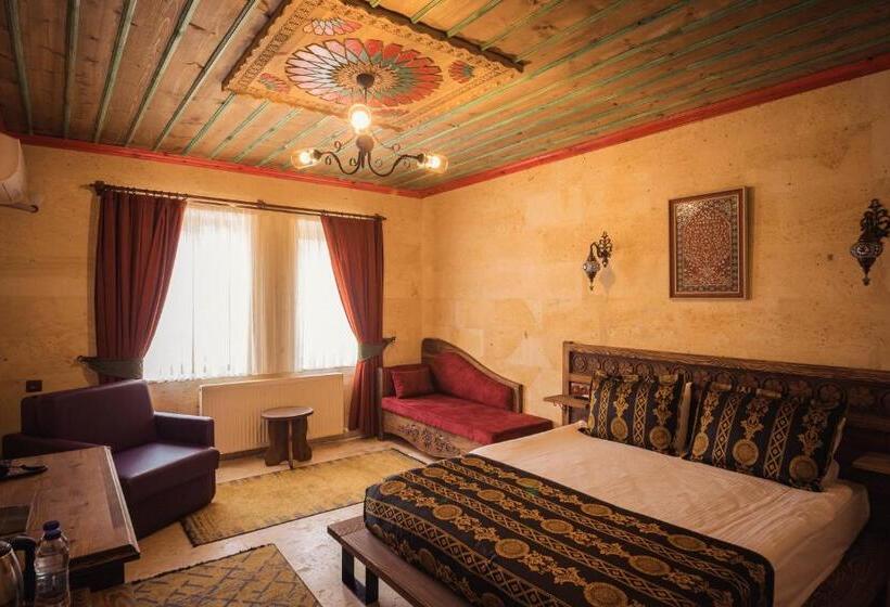 家庭间, Olivia Cave