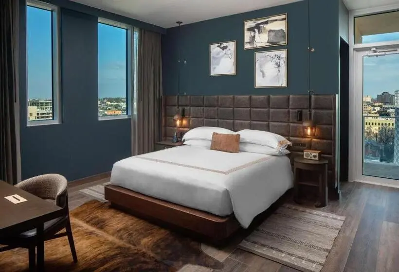 Suite King Bed