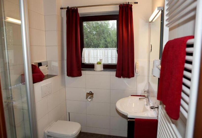 חדר סטנדרט עם מרפסת, Room And Kitchen Im Katerberg