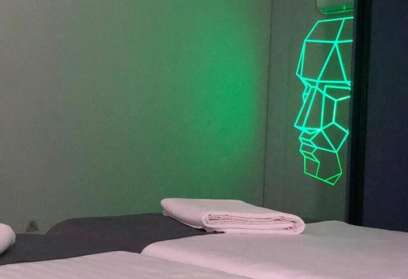 Cameră Economică, Arkadia Beach