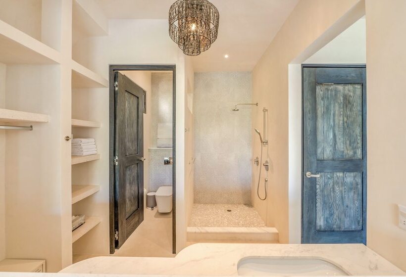 带大床的套房, Lola By Coco B Isla