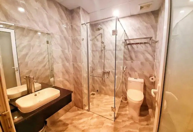 اتاق اکونومی, Rinny
