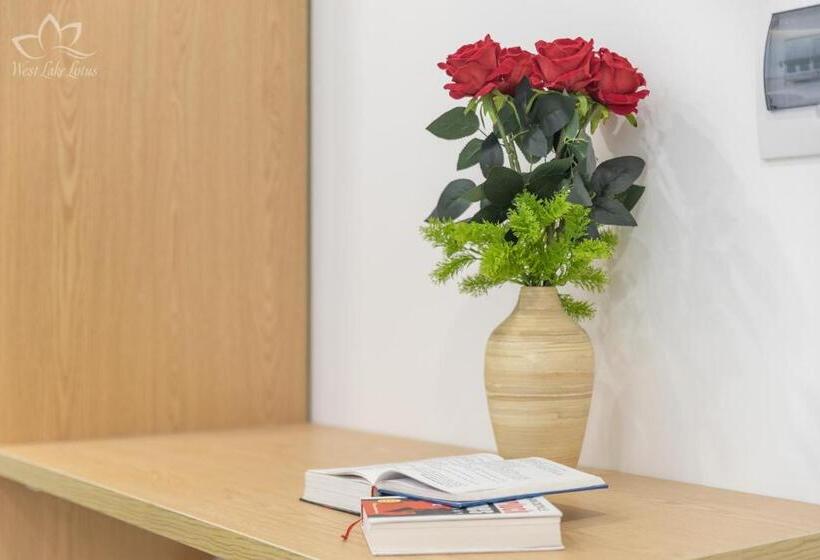 اتاق استاندارد با چشم‌انداز دریاچه, The Lakeview  West Lake Lotus Apartments
