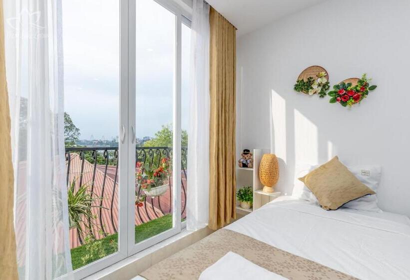 اتاق خانوادگی, The Lakeview  West Lake Lotus Apartments