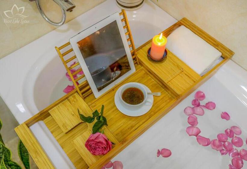 اتاق لوکس, The Lakeview  West Lake Lotus Apartments