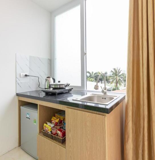 اتاق خانوادگی با چشم‌انداز باغ, The Lakeview  West Lake Lotus Apartments