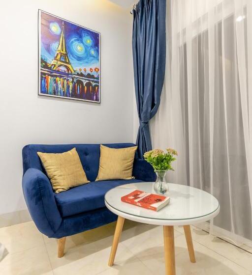 اتاق خانوادگی با چشم‌انداز باغ, The Lakeview  West Lake Lotus Apartments