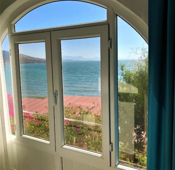 Семейный Номер Боковой Вид на Море, Urga Butik Otel & Restaurant