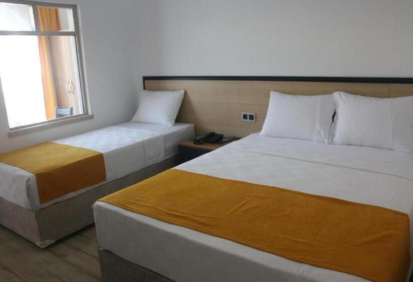 غرفة عائلية ذات إطلالة جانبية على البحر, Urga Butik Otel & Restaurant