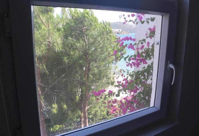 Семейный Номер Боковой Вид на Море, Urga Butik Otel & Restaurant