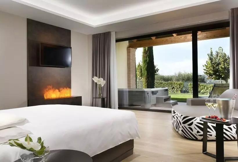 سوئیت با وان آب گرم, Borgobrufa Spa Resort Adults Only