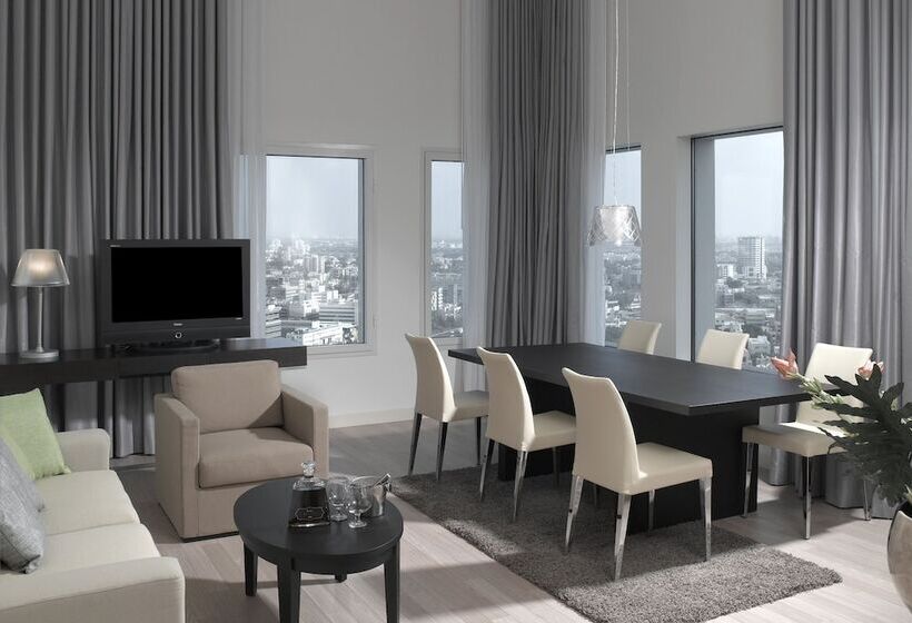 جناح جونيور, Crowne Plaza Tel Aviv City Center, An Ihg
