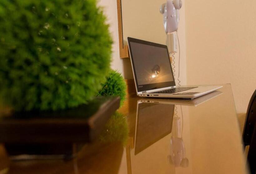 Номер Стандарт Трехместный, España