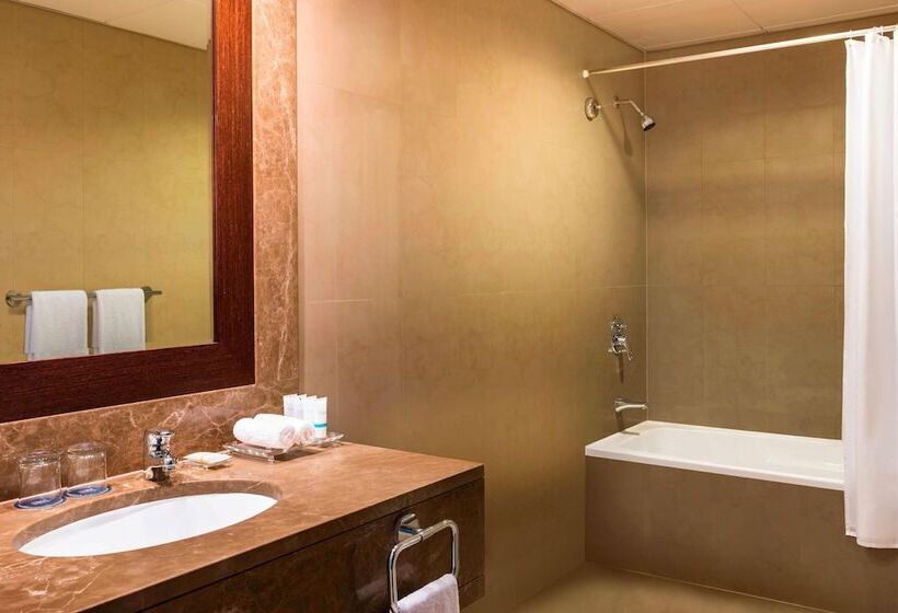 Номер Классика Двуспальная Кровать, Four Points By Sheraton Sheikh Zayed Road