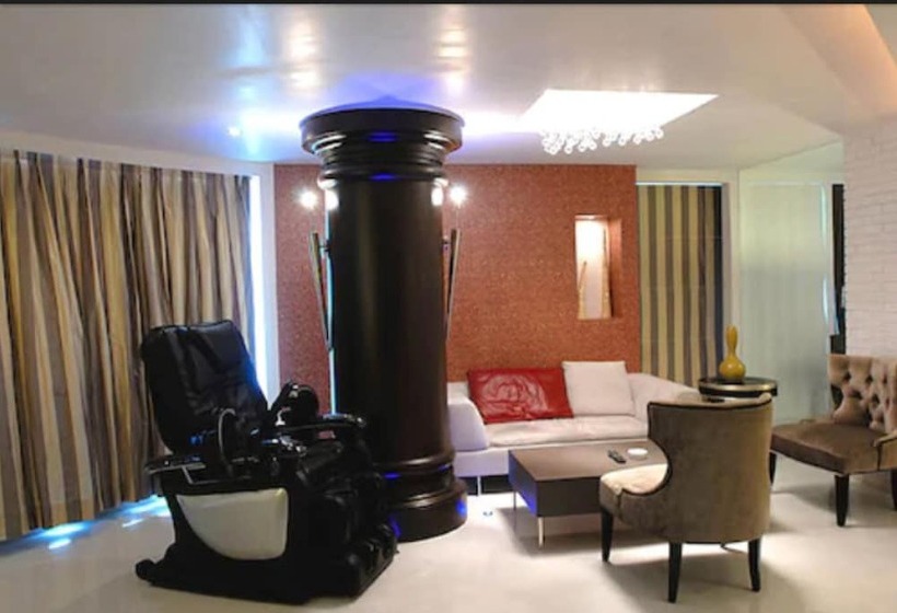 Люкс, Peninsula Grand