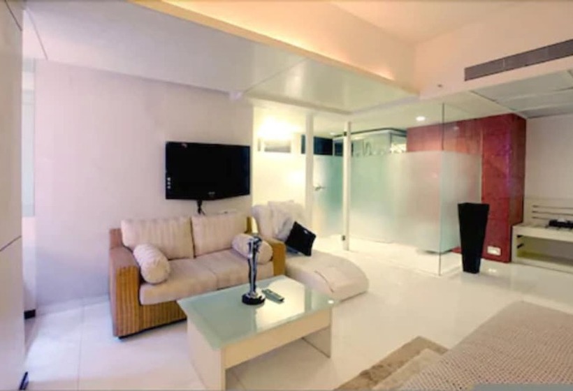 סוויטה, Peninsula Grand