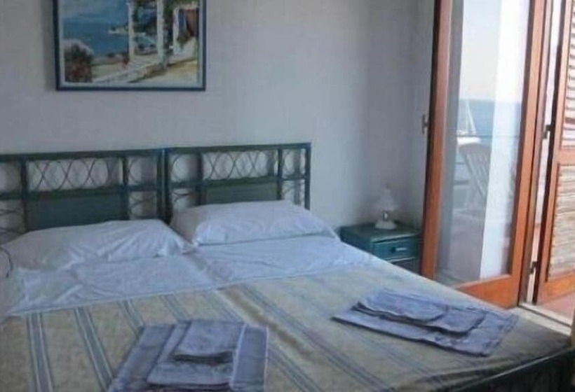 Triple Room Sea View, Phenicusa