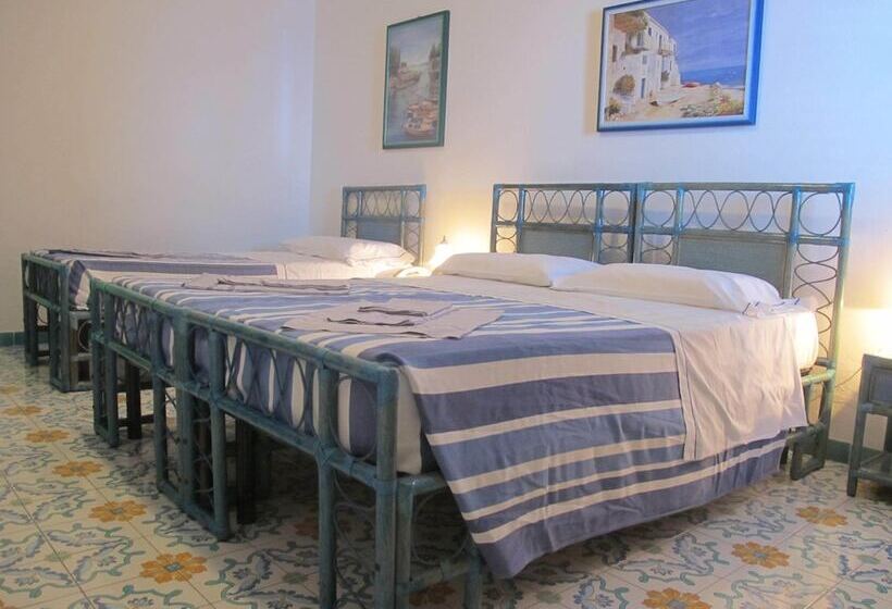 Triple Room Sea View, Phenicusa