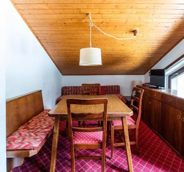 １ベッドルームペントハウスアパート, Residence Lastei