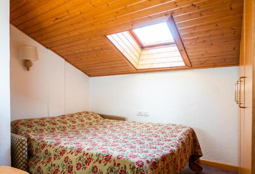 شقة غرفتين نوم مزودة بشُرفة, Residence Lastei