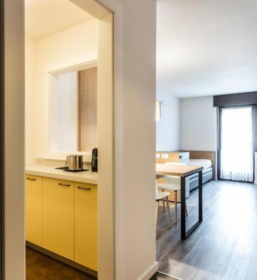 إستوديو سوبيريور, Residence Lastei