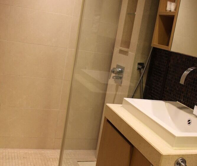 اتاق خانوادگی, Royal View