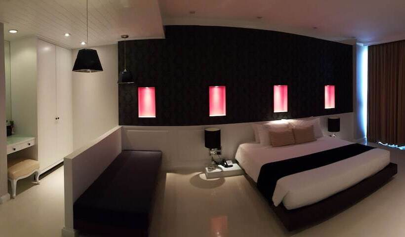 سوییت با چشمانداز دریا, The Zign