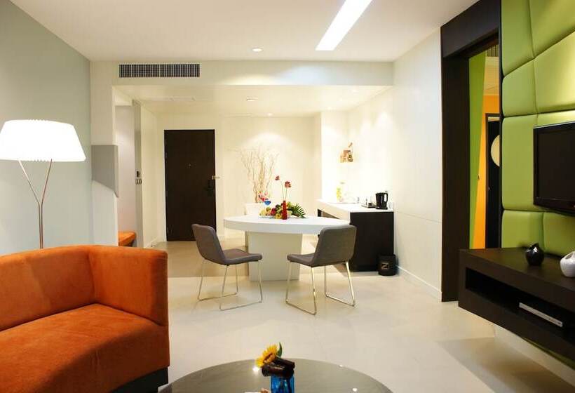 سوییت با چشمانداز دریا, The Zign