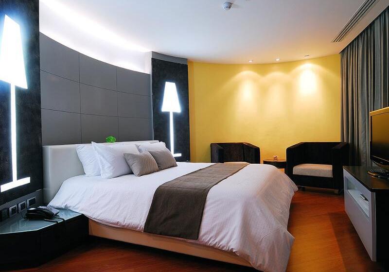 سوییت با چشمانداز دریا, The Zign