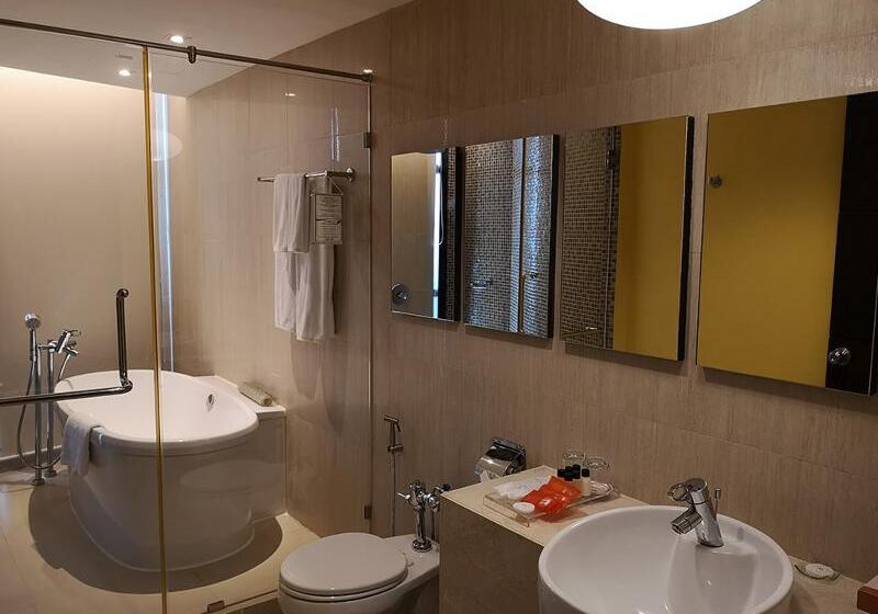 سوییت با چشمانداز دریا, The Zign