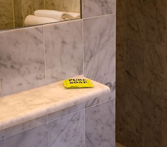 اتاق کلاسیک, Universo