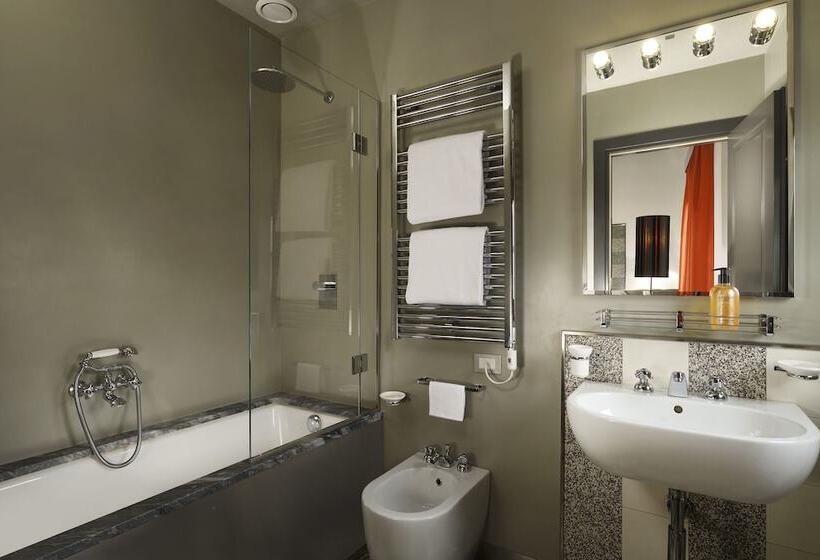 اتاق لوکس, Universo