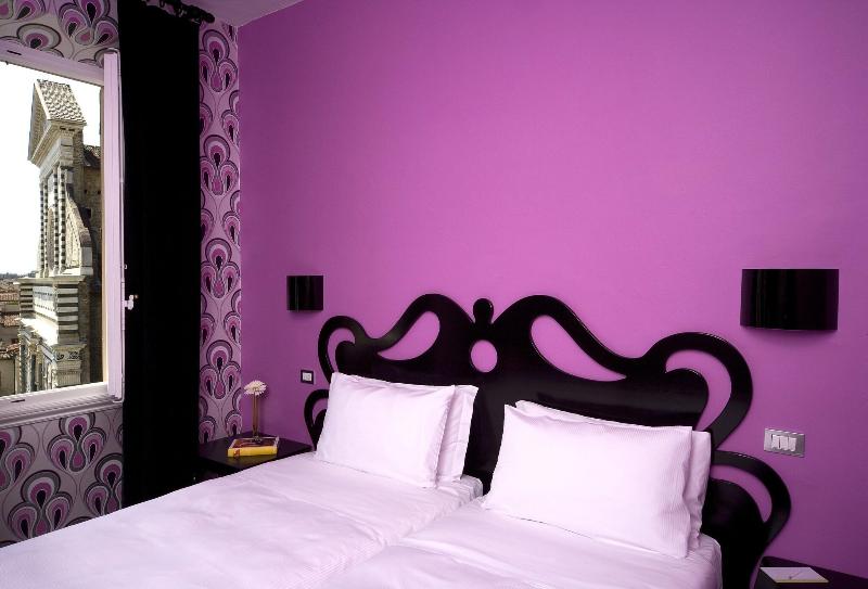 اتاق کلاسیک, Universo