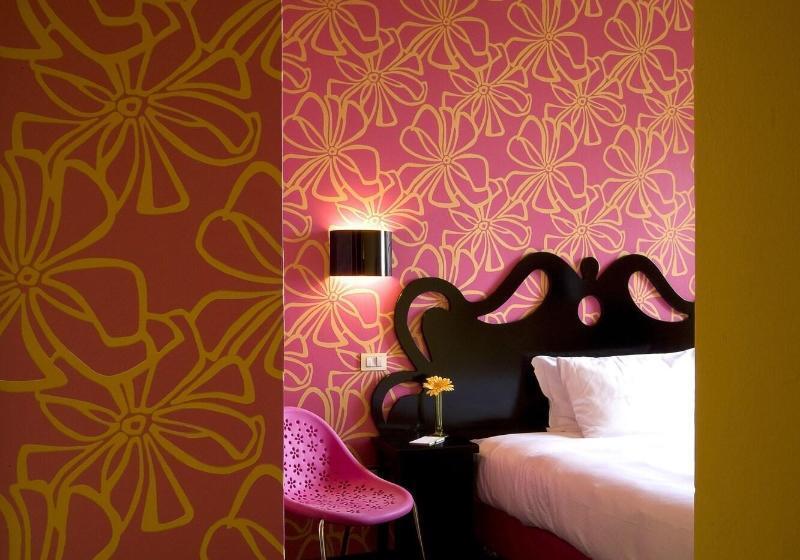 اتاق کلاسیک, Universo