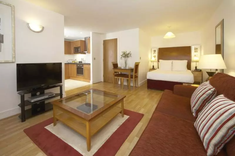 スタンダードスタジオ, Marlin Apartments London City   Queen Street