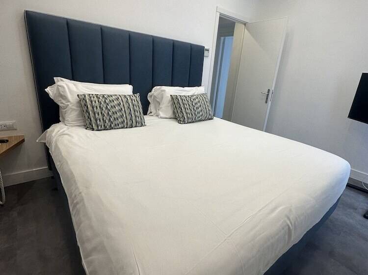 جناح جونيور, Tasso Suites & Spa
