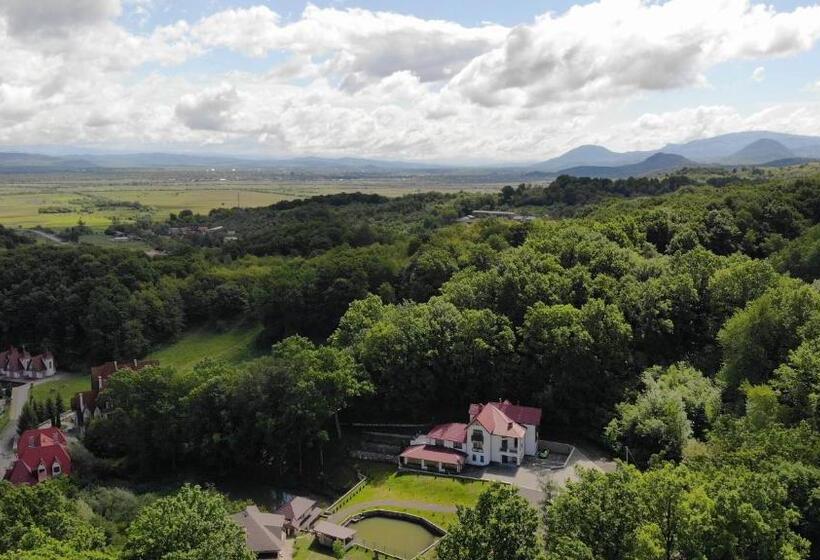 בקתת חדר, Dominion Relax Club