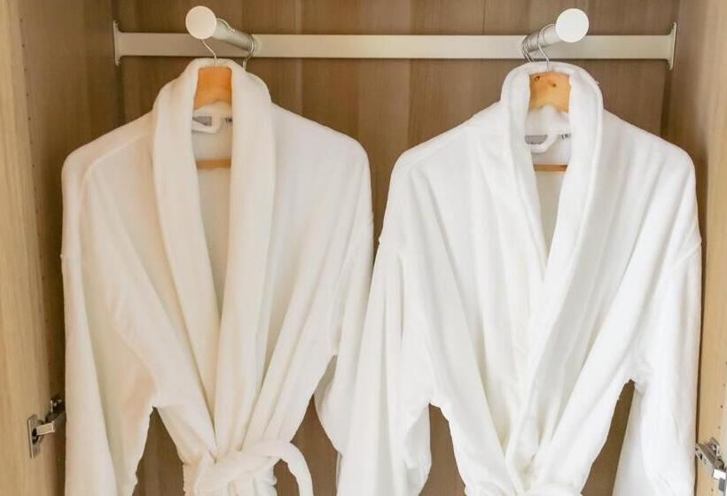 בקתת חדר, Dominion Relax Club