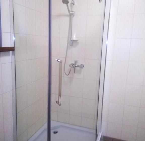 2ベッドルームハウス, Galushko