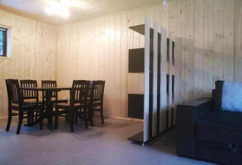 2ベッドルームハウス, Galushko